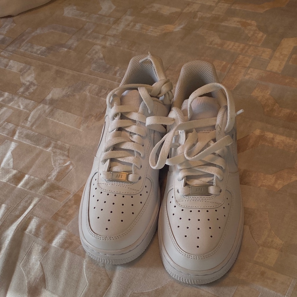 Nike White Low-Top Lace-Up Sneakers